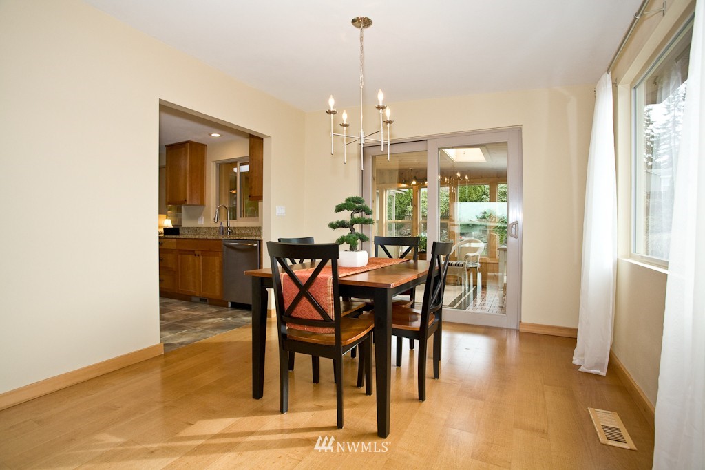 958 Daley Street Edmonds, WA 98020 - Photo 4 of 17 Gallery Image 4