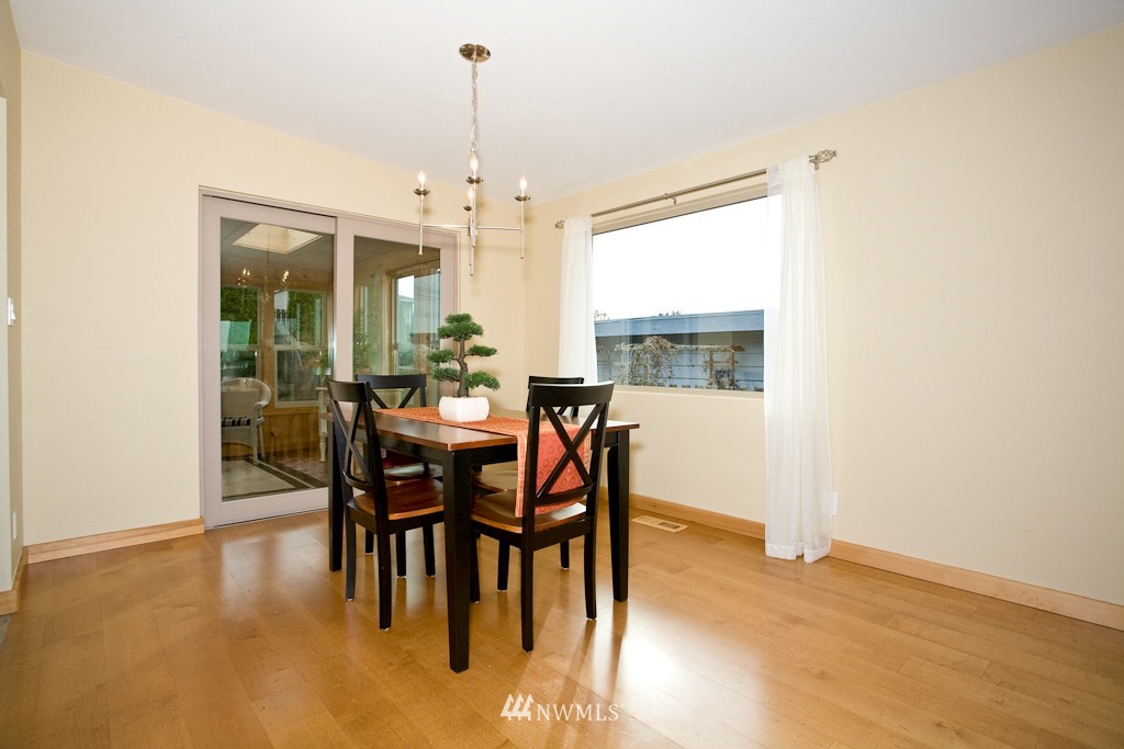 958 Daley Street Edmonds, WA 98020 - Photo 7 of 17 Gallery Image 7