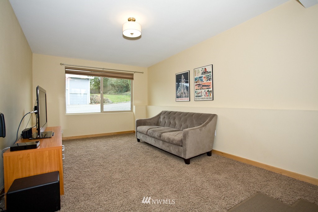 958 Daley Street Edmonds, WA 98020 - Photo 10 of 17 Gallery Image 10