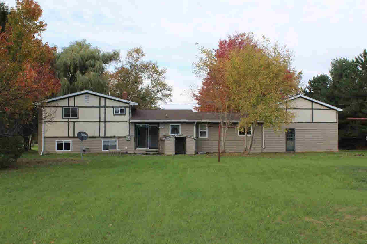 8205 West Mount Morris Road Flushing, MI 48433 - Photo 2 of 14 21229596-1.JPG