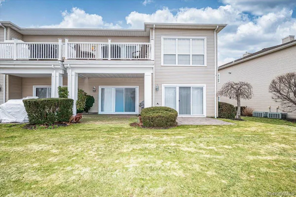 $719,000 | 113 Windwatch Drive, Hauppauge, NY 11788