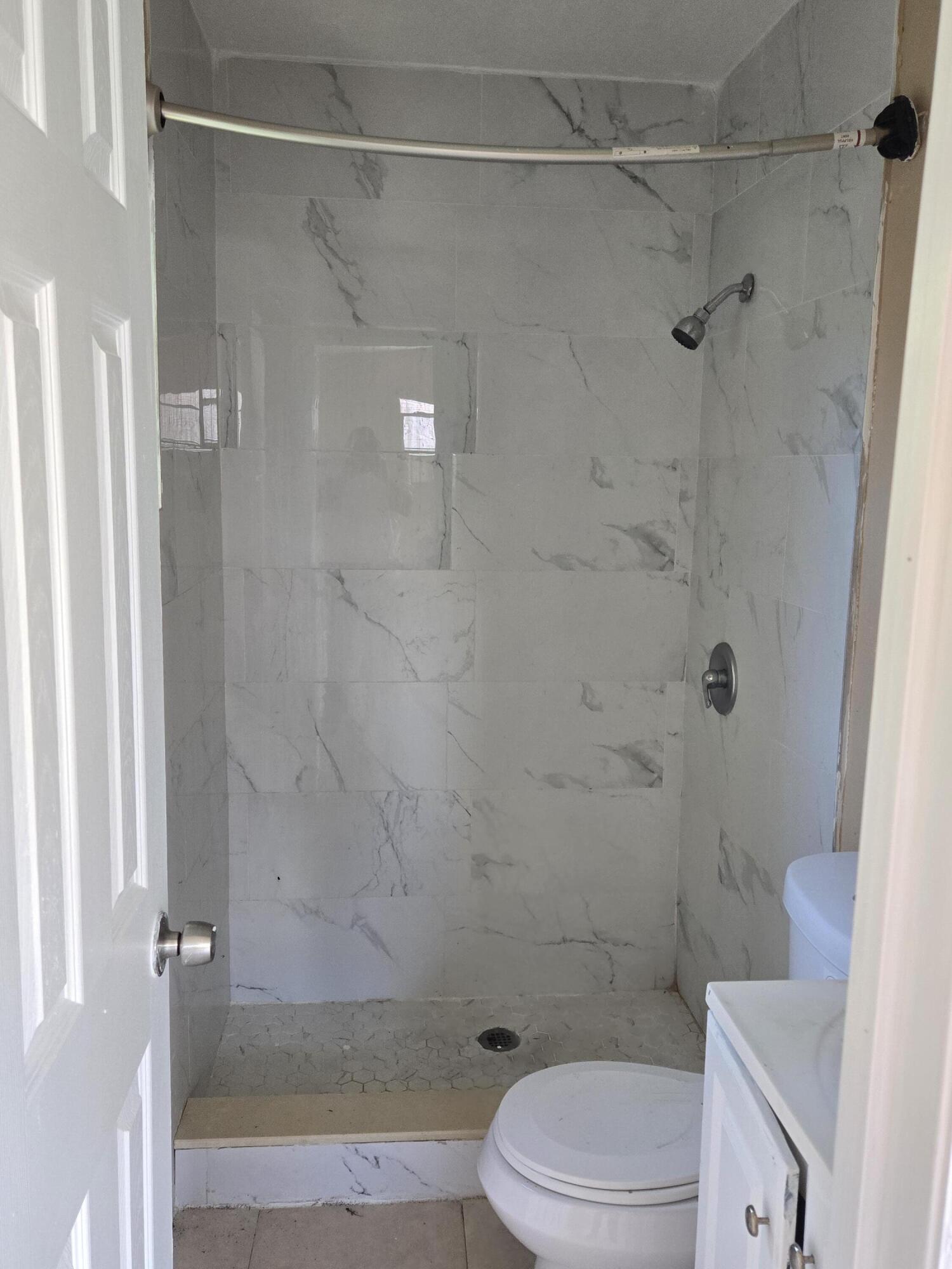 815 Silver Beach Road, Unit B Lake Park, FL 33403 - Photo 4 of 4 Effi bathroom