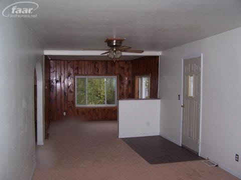 8173 Silver Lake Road Linden, MI 48451 - Photo 4 of 21 20145087-3.JPG
