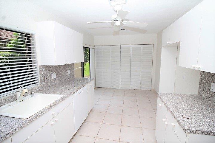 8409 Casa Del Lago, Unit B Boca Raton, FL 33433 - Photo 8 of 15 Kitchen