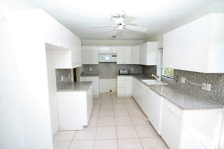 8409 Casa Del Lago, Unit B Boca Raton, FL 33433 - Photo 9 of 15 Kitchen