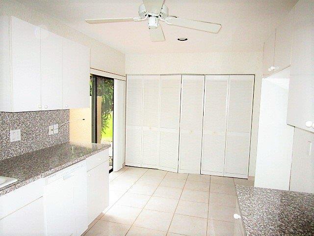 8409 Casa Del Lago, Unit B Boca Raton, FL 33433 - Photo 10 of 15 Kitchen