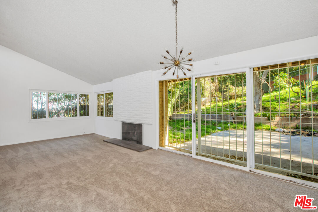5272 Veronica Street Los Angeles, CA 90008 - Photo 20 of 51 a view of an empty room with a window