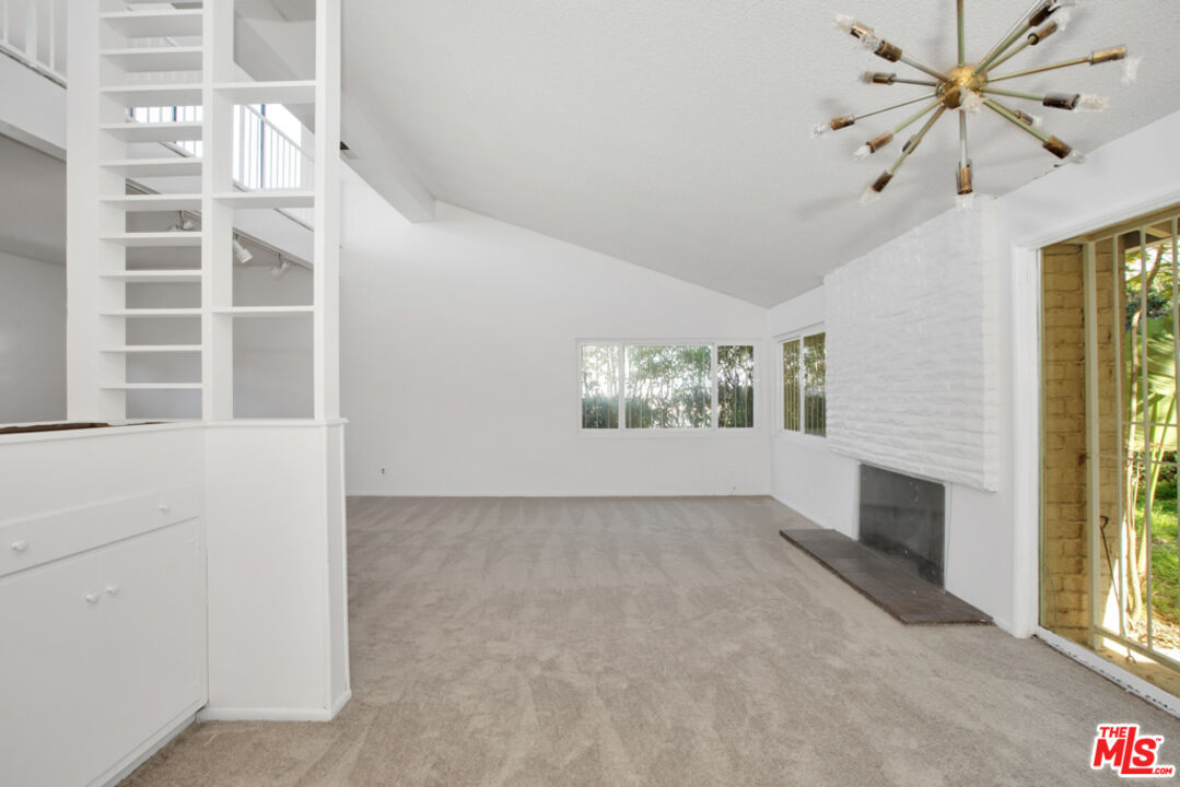 5272 Veronica Street Los Angeles, CA 90008 - Photo 21 of 51 a view of an empty room with a window