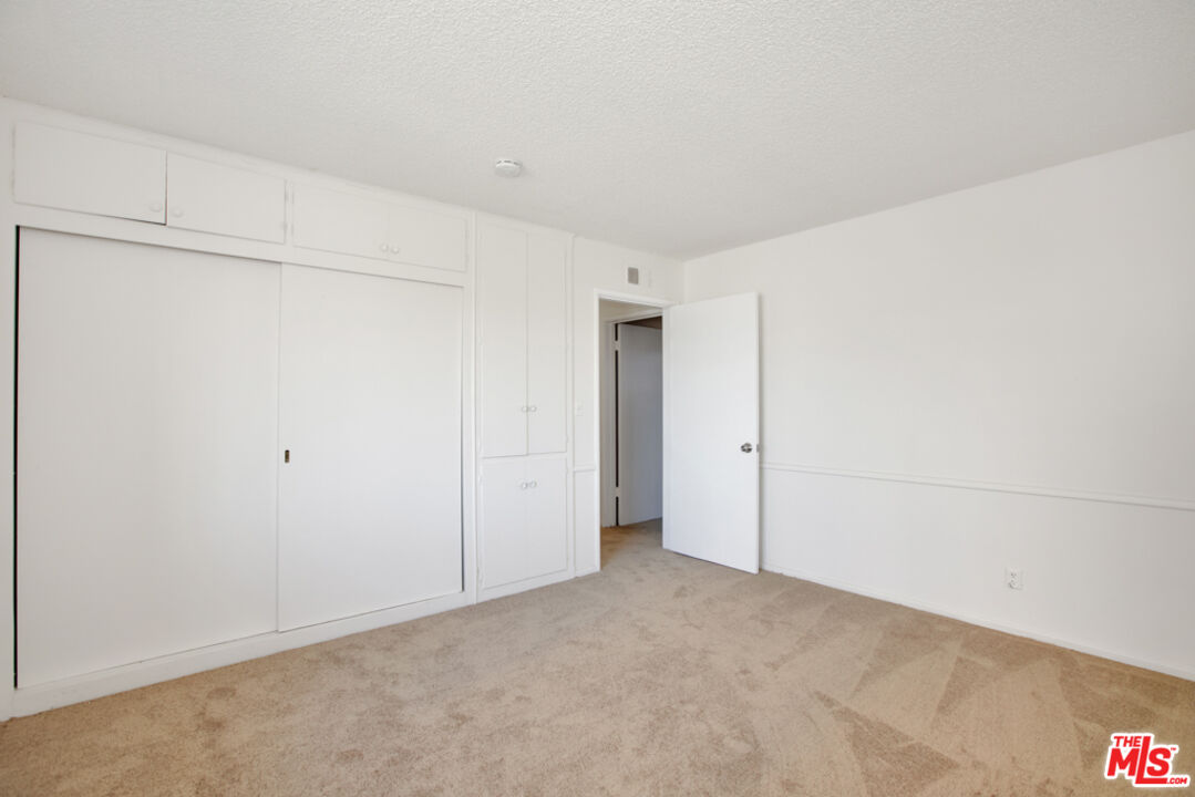 5272 Veronica Street Los Angeles, CA 90008 - Photo 28 of 51 a view of an empty room