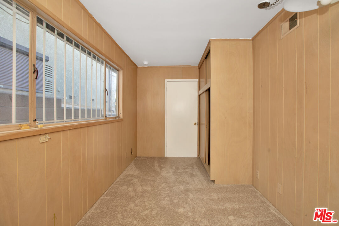 5272 Veronica Street Los Angeles, CA 90008 - Photo 29 of 51 view of an empty room with a window