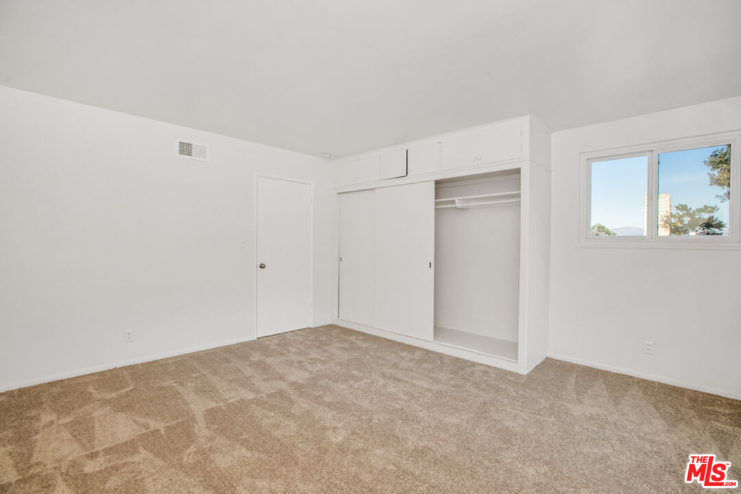 5272 Veronica Street Los Angeles, CA 90008 - Photo 34 of 51 a view of an empty room