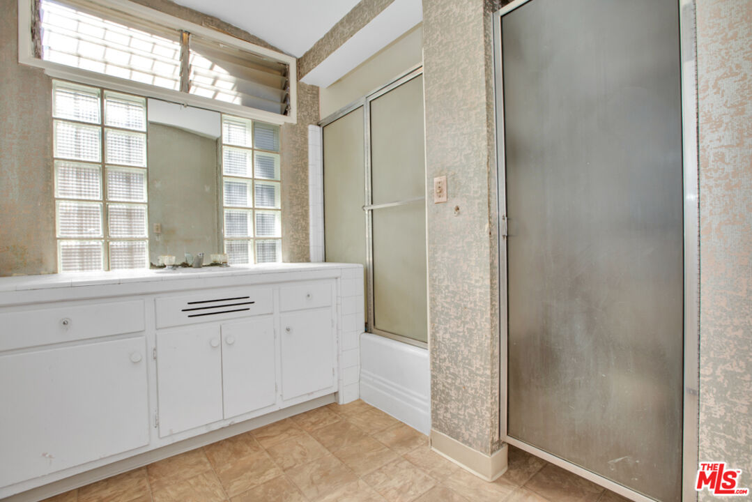 5272 Veronica Street Los Angeles, CA 90008 - Photo 35 of 51 a bathroom with a double vanity sink and a window