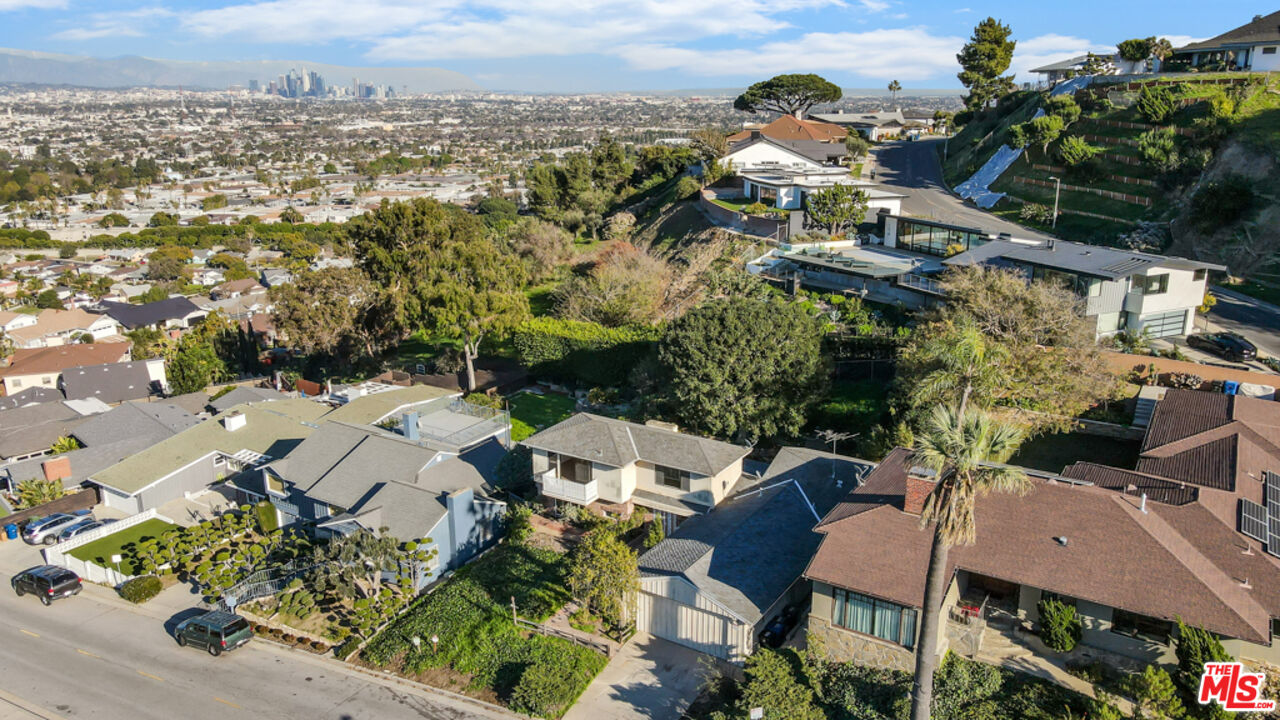 5272 Veronica Street Los Angeles, CA 90008 - Photo 49 of 51 an aerial view of multiple houses with yard