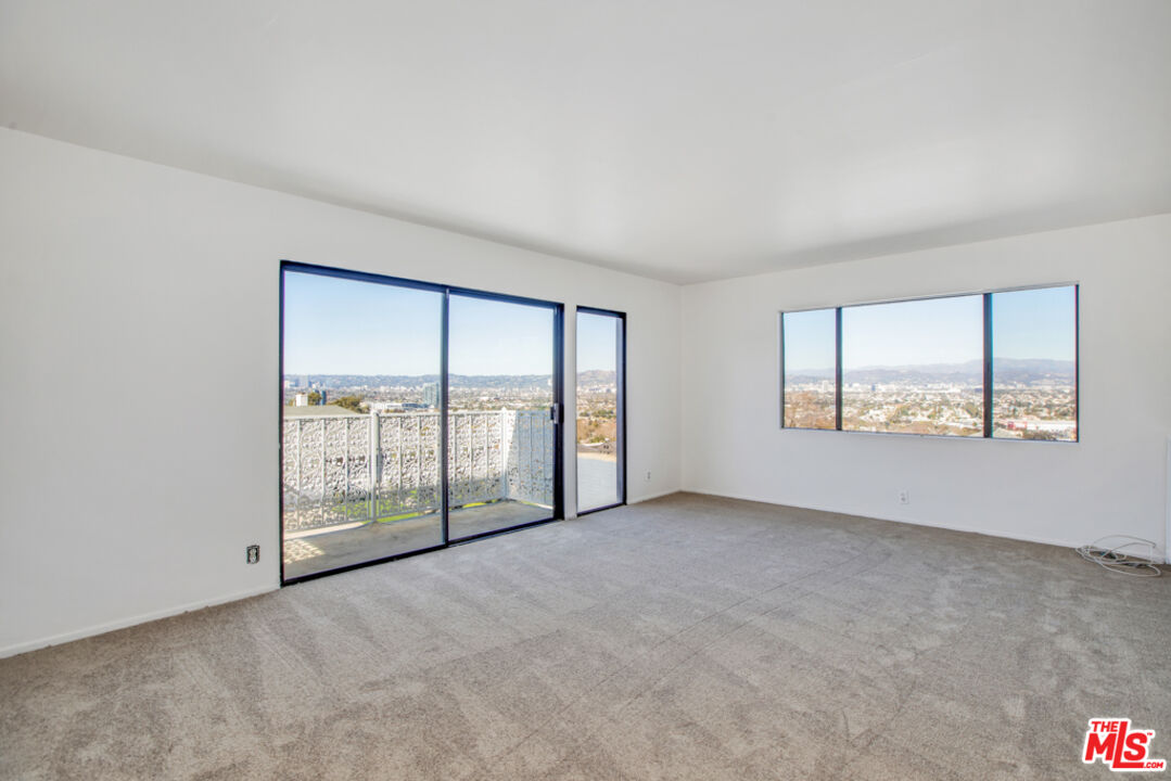 5272 Veronica Street Los Angeles, CA 90008 - Photo 9 of 51 an empty room with windows