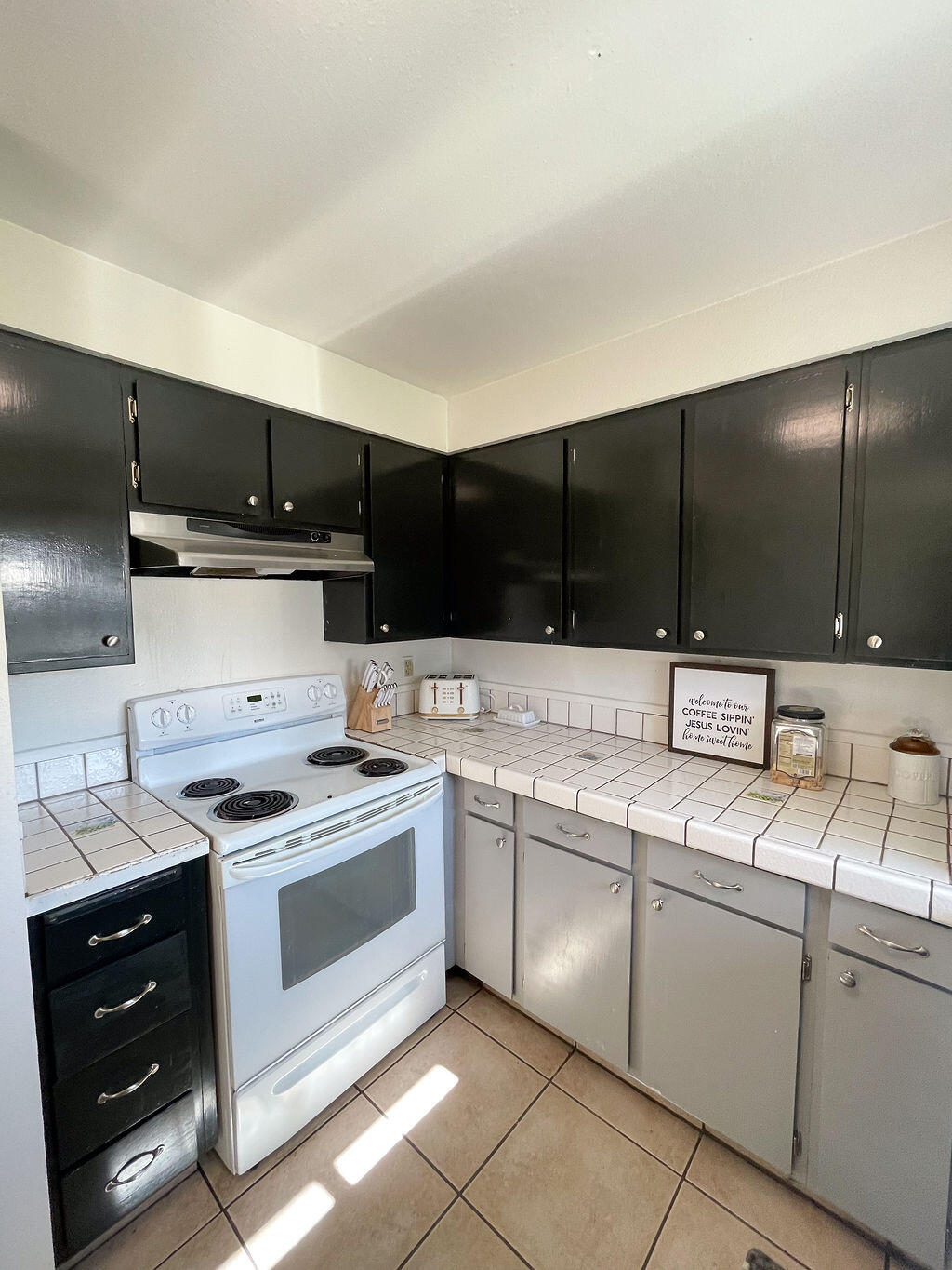 3037 Clearbrook Place Malin, OR 97632 - Photo 10 of 30 a kitchen with a sink and a stove