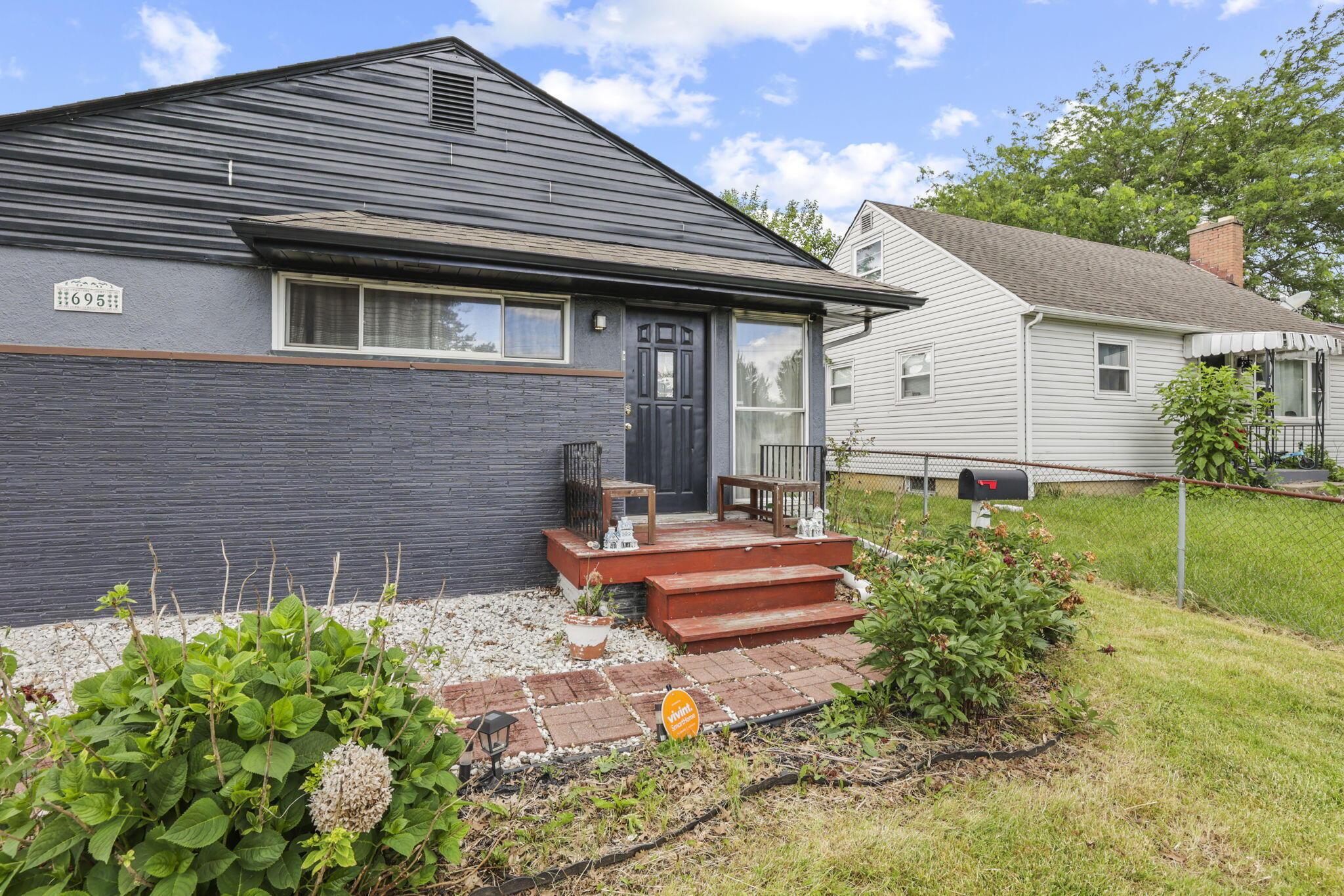 695 Raleigh Drive Columbus, OH 43228 - Photo 4 of 57 4-web-or-mls-011A8050