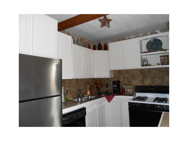 688 Sawyer Road Apollo, PA 15613 - Photo 6 of 13 Kitchen.