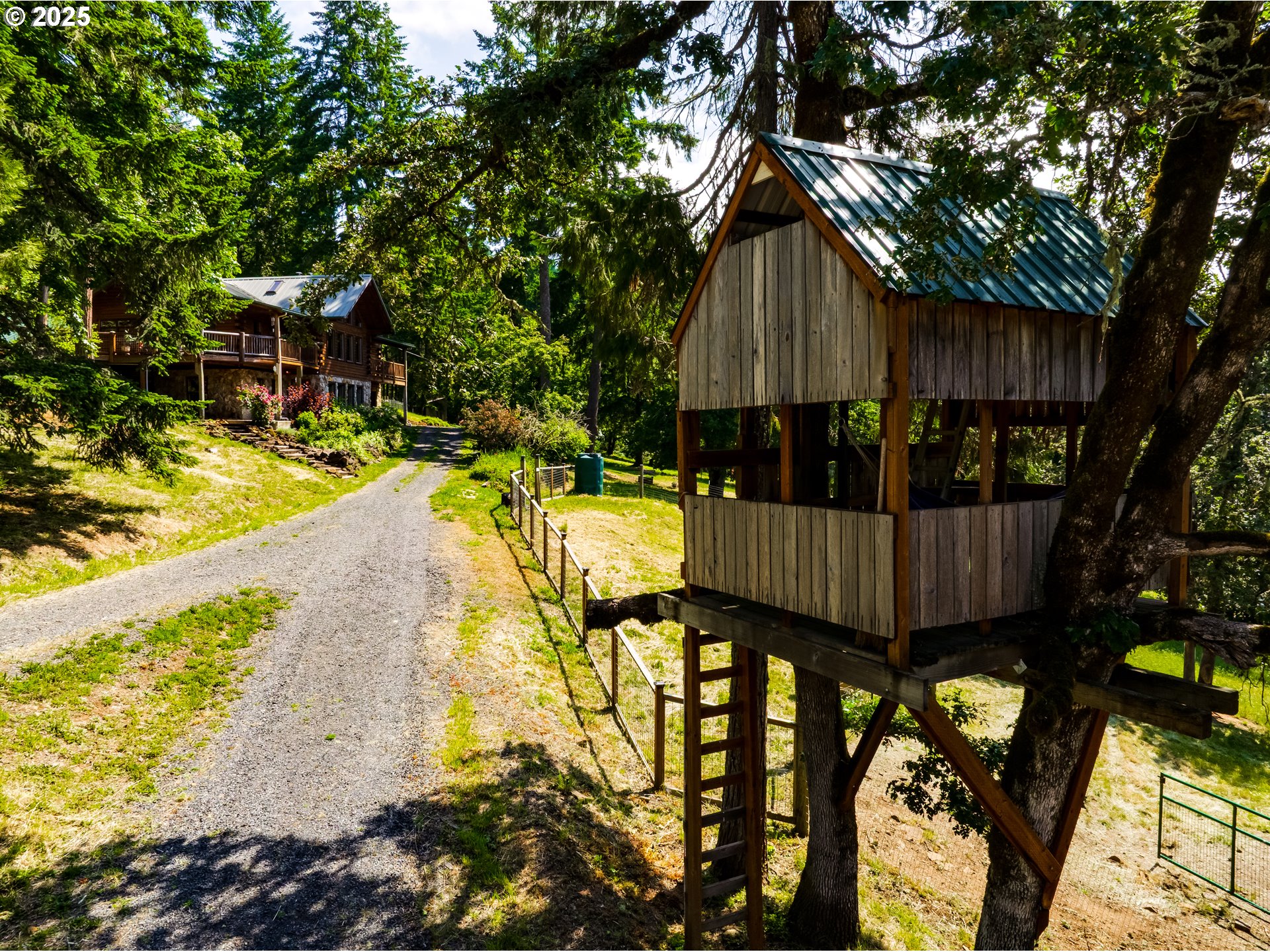 86561 R.R. Baker Road Springfield, OR 97478 - Photo 20 of 47 a view of a swimming pool with a patio and wooden floor