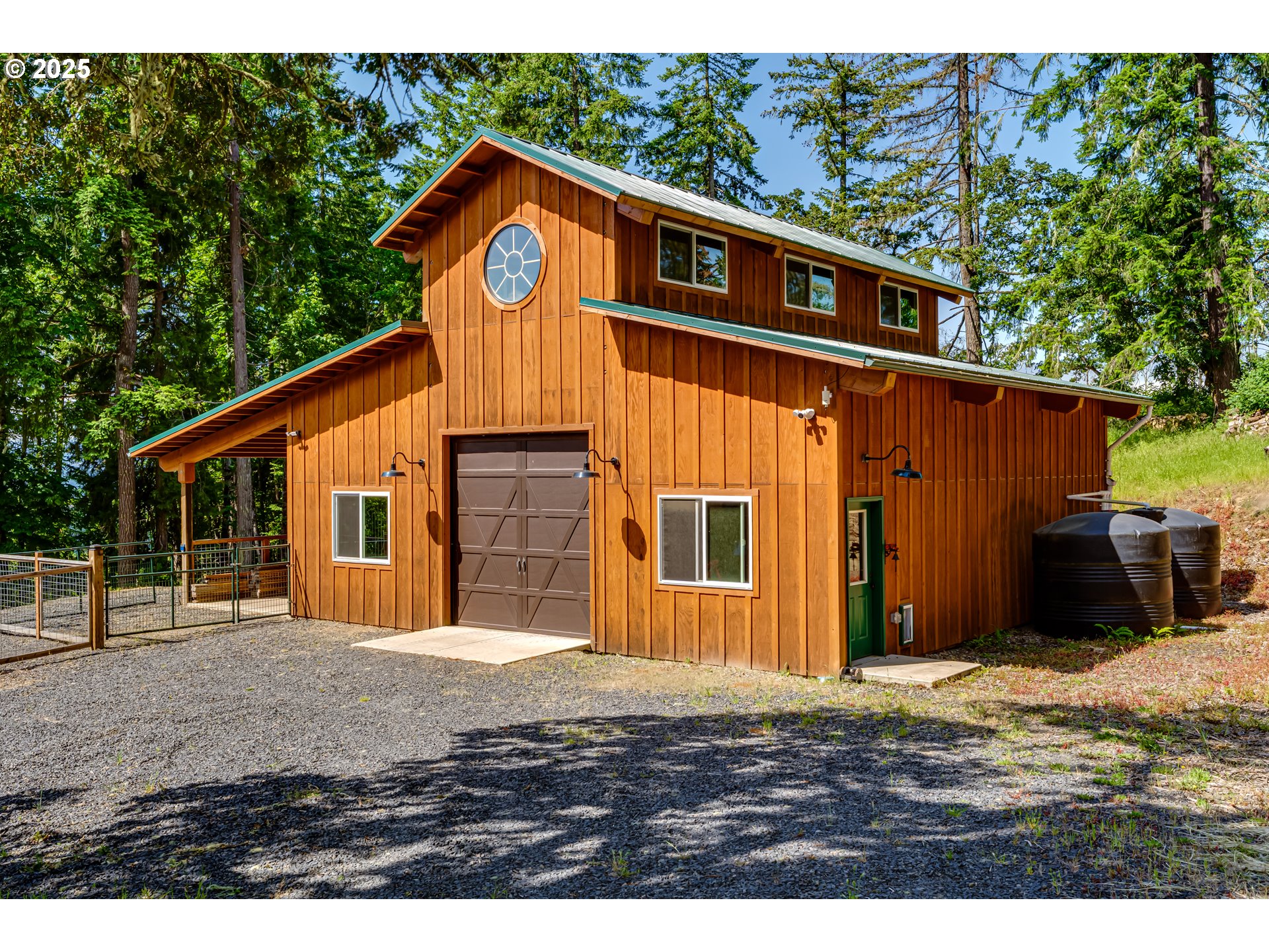 86561 R.R. Baker Road Springfield, OR 97478 - Photo 3 of 47 a backyard of a house with oven
