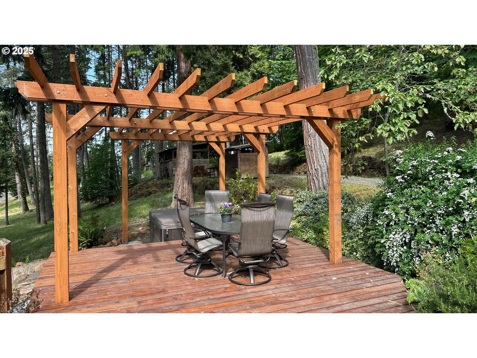 86561 R.R. Baker Road Springfield, OR 97478 - Photo 40 of 47 a backyard of a house with table and chairs