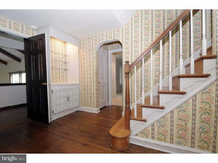 226 Wentworth Road Wayne, PA 19087 - Photo 3 of 25
