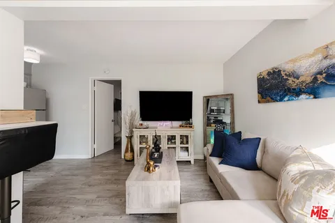 $3,195,000 | 617 Westmount Drive, West Hollywood, CA 90069