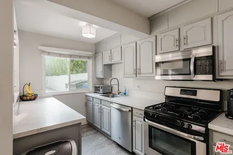 $3,195,000 | 617 Westmount Drive, West Hollywood, CA 90069