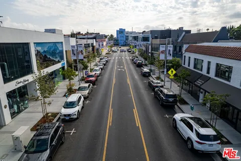 $3,195,000 | 617 Westmount Drive, West Hollywood, CA 90069