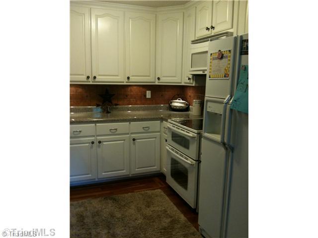 262 Eldora Road Ararat, NC 27007 - Photo 6 of 16 Kitchen.