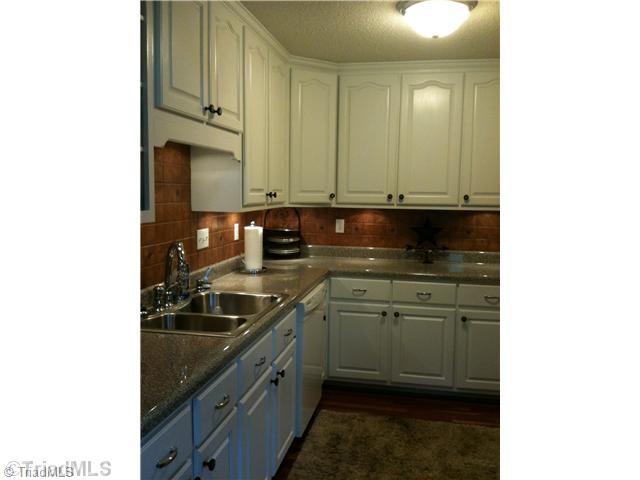 262 Eldora Road Ararat, NC 27007 - Photo 7 of 16 Kitchen.