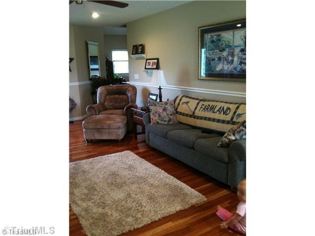 262 Eldora Road Ararat, NC 27007 - Photo 8 of 16 Living Room.