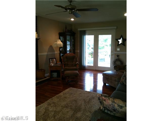 262 Eldora Road Ararat, NC 27007 - Photo 9 of 16 Living Room.