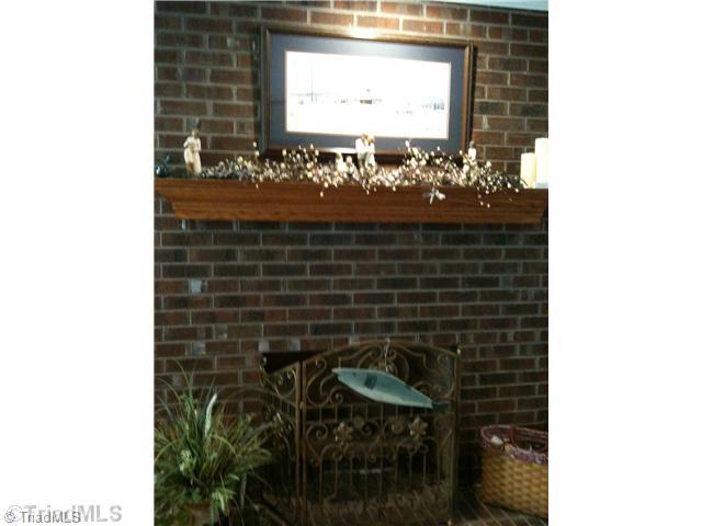 262 Eldora Road Ararat, NC 27007 - Photo 10 of 16 Living Room.
