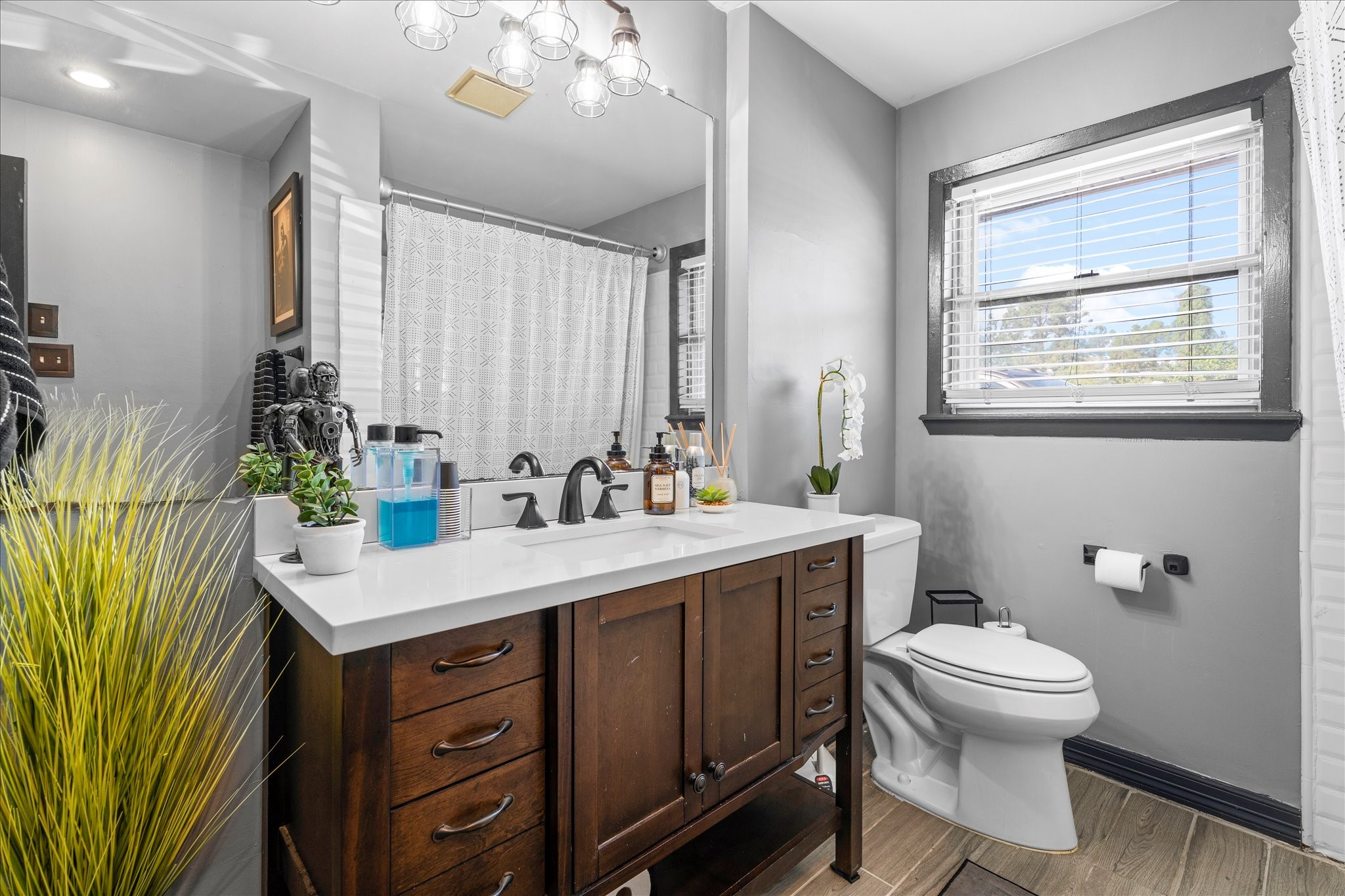 9902 Franklin Road Houston, TX 77070 - Photo 13 of 43 a bathroom with a sink toilet and a mirror