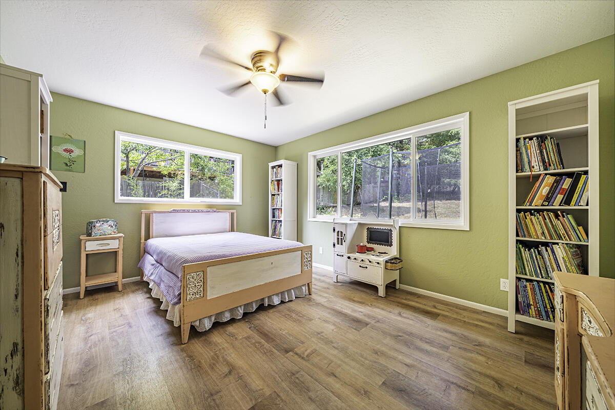 767 Roca Street Ashland, OR 97520 - Photo 16 of 36 20
