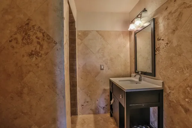 $3,500 | 14114 Highway 36, Needville, TX 77461