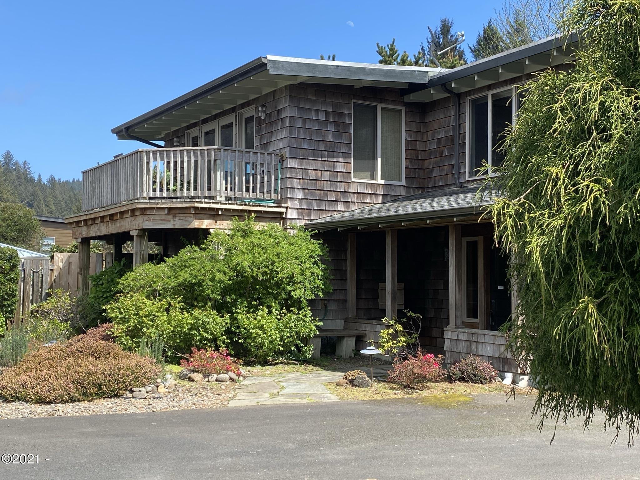17 Shell Street Yachats, OR 97498 - Photo 2 of 63 Coastal Beach Home
