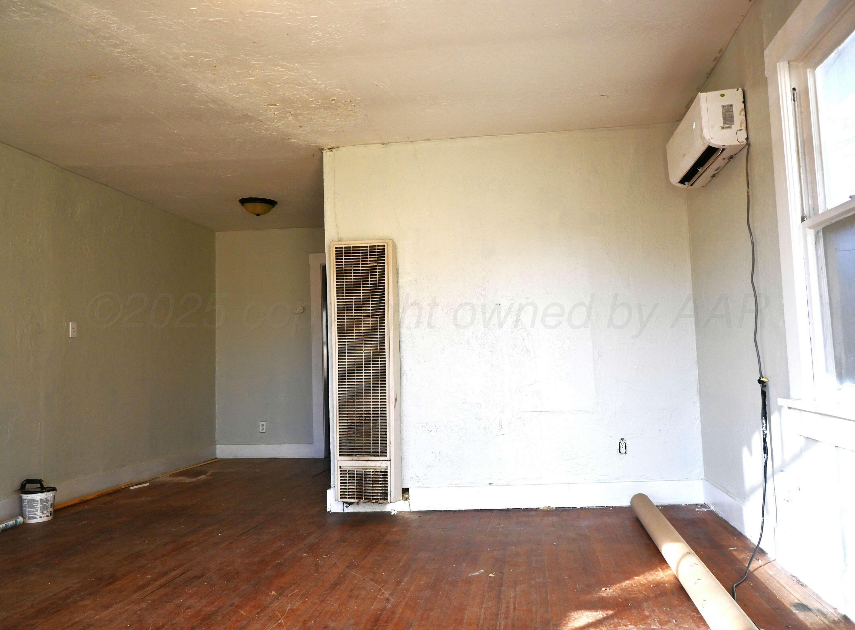 3702 South Polk Street Amarillo, TX 79110 - Photo 6 of 19 3702 Polk A Living Room