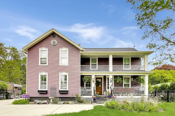 $749,000 | 310 West Kirchhoff Road, Arlington Heights, IL 60005