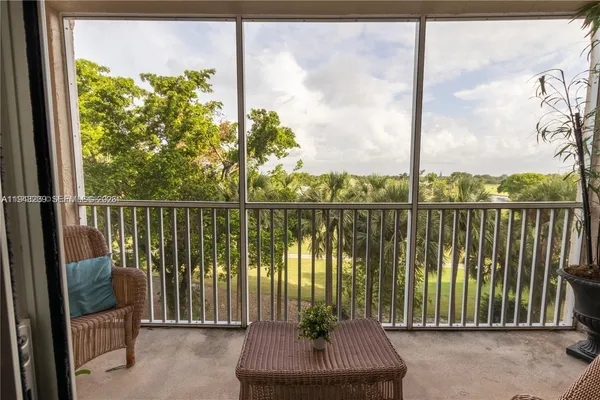 $2,300 | 250 Jacaranda Drive, Unit 506, Plantation, FL 33324