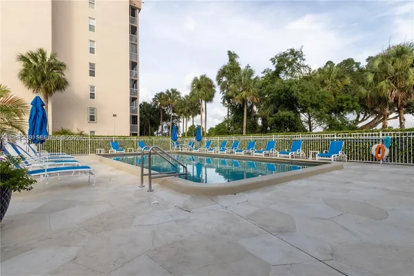 $2,300 | 250 Jacaranda Drive, Unit 506, Plantation, FL 33324
