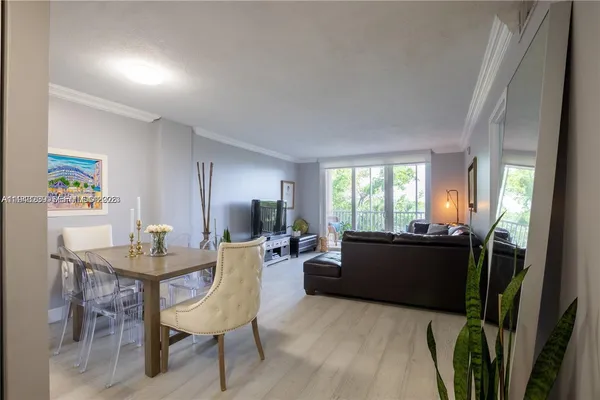 $2,300 | 250 Jacaranda Drive, Unit 506, Plantation, FL 33324