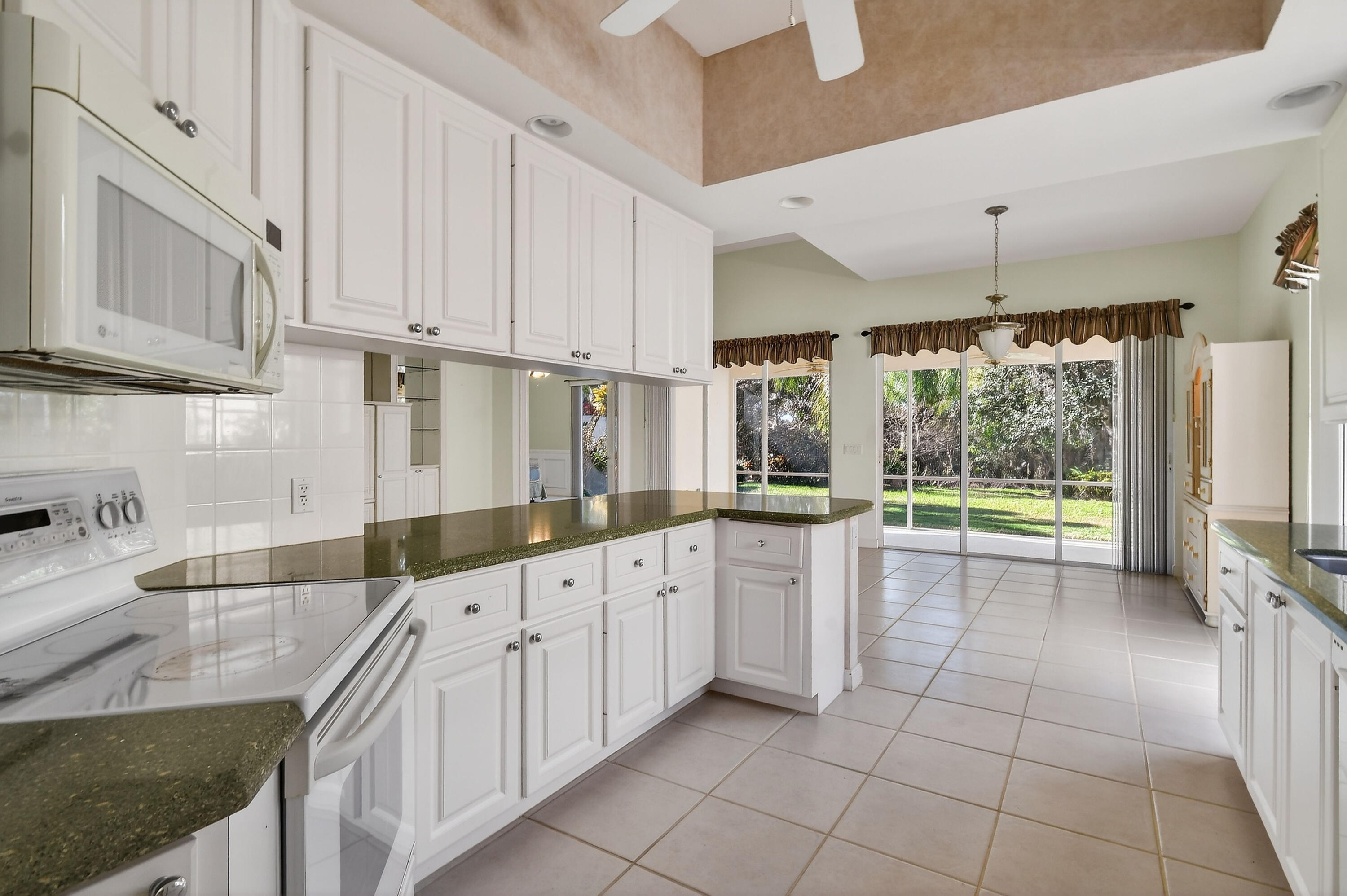 8892 Southeast Eldorado Way Hobe Sound, FL 33455 - Photo 20 of 83 8892SEEldoradoWay(24)