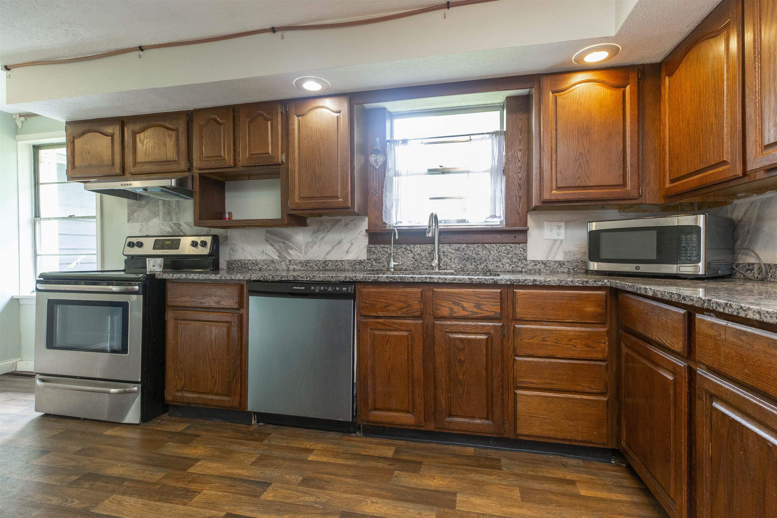 19357 Brick Road South Bend, IN 46637 - Photo 5 of 36