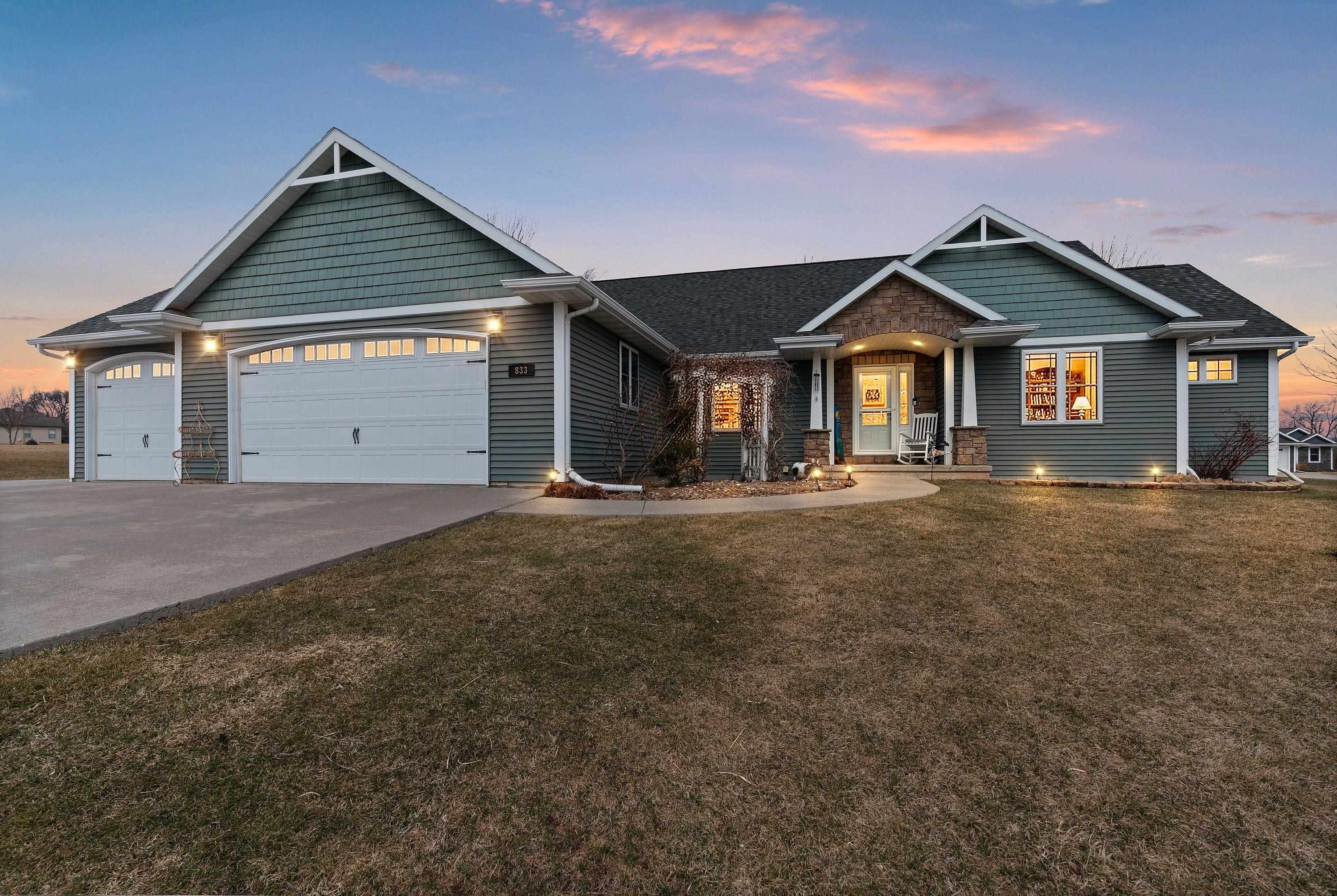 833 Whispering Way Omro, WI 54963 - Photo 3 of 45