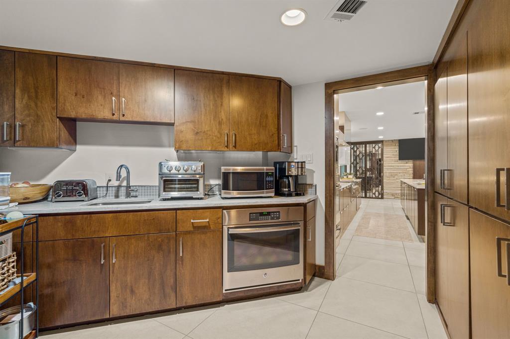 4400 Ridgehaven Road Fort Worth, TX 76116 - Photo 18 of 40 Butler's Pantry and catering kitchen