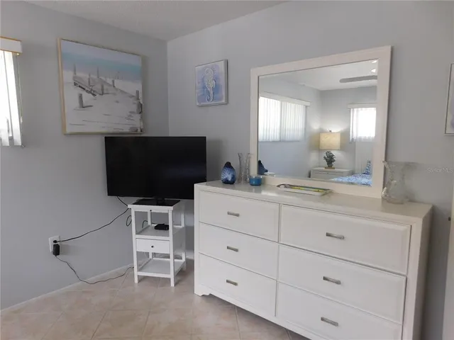 $4,000 | 509 East Venice Avenue, Unit 210, Venice, FL 34285