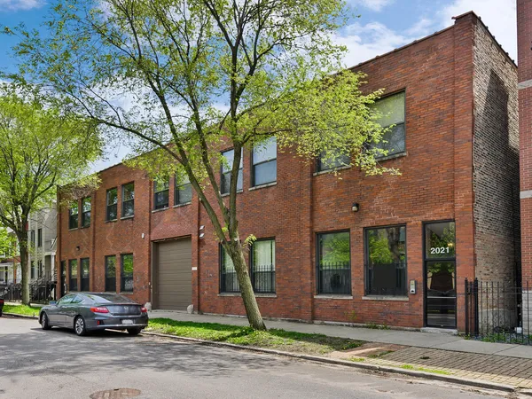 $4,450 | 2015 West Race Avenue, Unit 120, Chicago, IL 60612