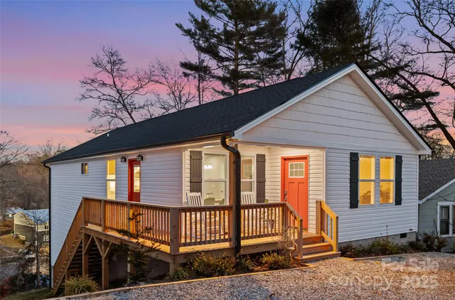 $395,000 | 95 Eastabrook Avenue, Brevard, NC 28712