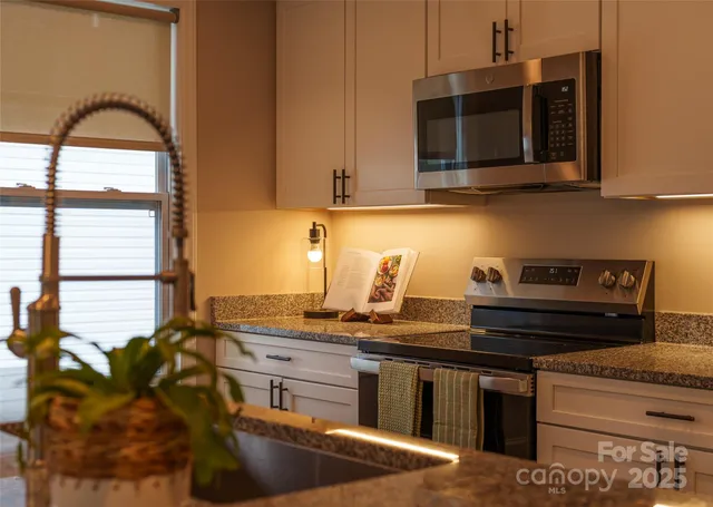 $395,000 | 95 Eastabrook Avenue, Brevard, NC 28712